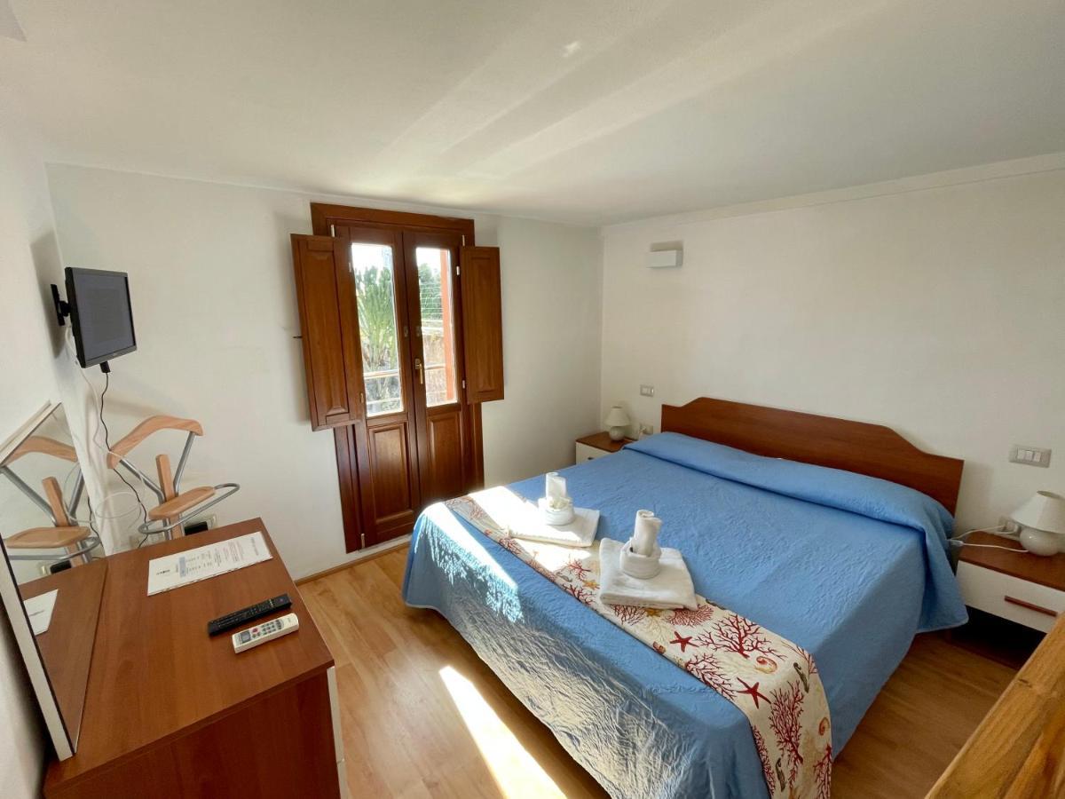 Domo Is Solus - Affittacamere - Living SantʼAntìoco Dış mekan fotoğraf