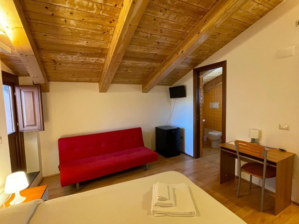 Domo Is Solus - Affittacamere - Living SantʼAntìoco Dış mekan fotoğraf