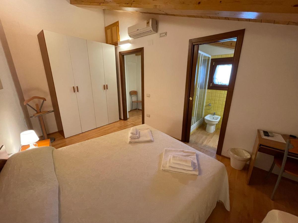 Domo Is Solus - Affittacamere - Living SantʼAntìoco Dış mekan fotoğraf